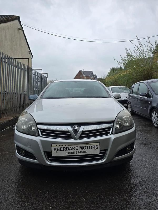 Used Vauxhall Astra 240 HP (176 kW) 2007 Silver Hatchback