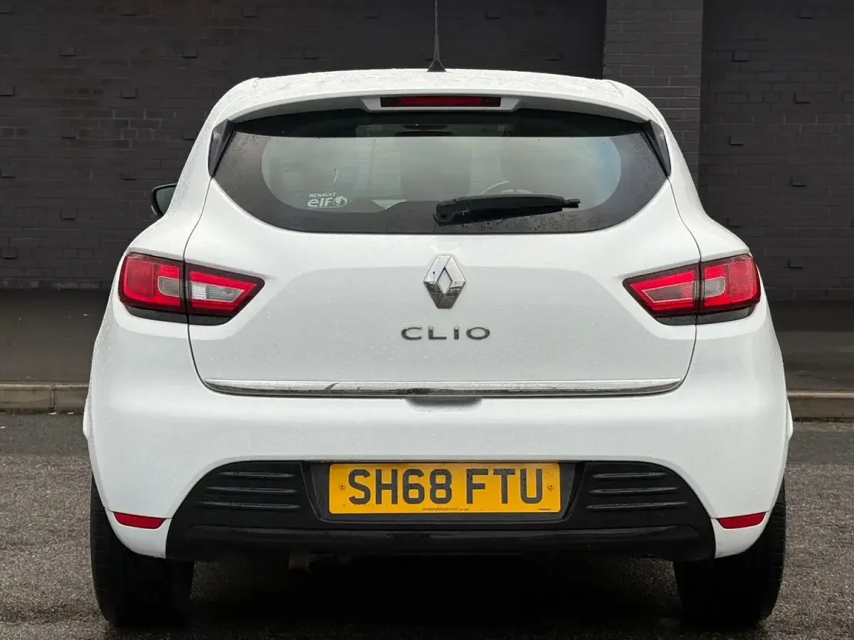 Used Renault Clio Play 2018 White Hatchback