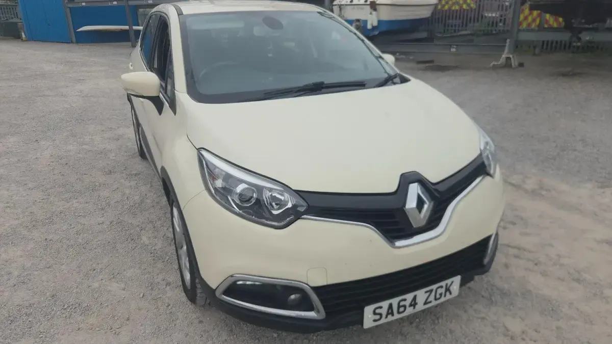 Used Renault Captur Dynamique 90 HP (66 kW) 2014 Cream SUV