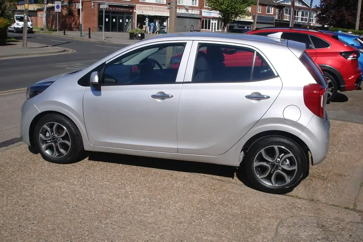 Used Kia Picanto 2024 Moondust silver metallic Hatchback