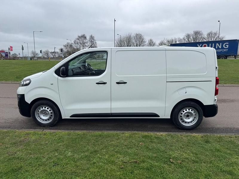Used Vauxhall Vivaro Edition 120 HP (88 kW) 2020 White MPV
