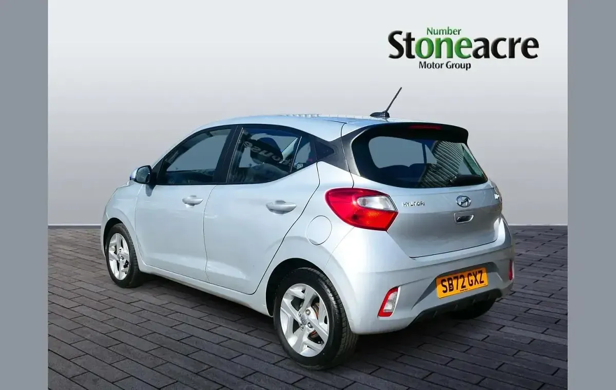 Used Hyundai i10 SE 67 HP (49 kW) 2023 Silver Hatchback