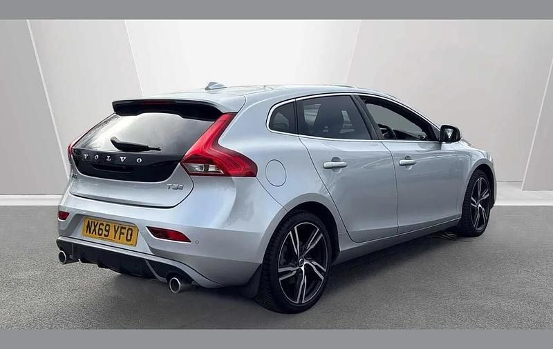 Used Volvo V40 R-Design 150 HP (110 kW) 2019 Silver Hatchback