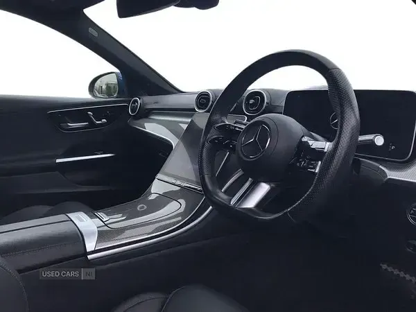 Usado Mercedes C200 AMG line 204 HP (150 kW) 2024 Azul Sedan