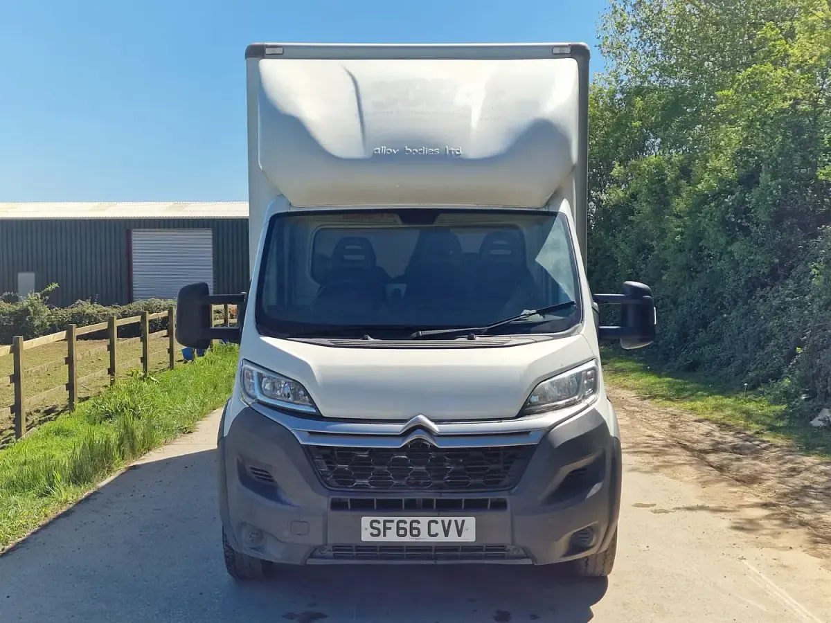Usado Citroën Relay 160 HP (117 kW) 2016 Branco Van