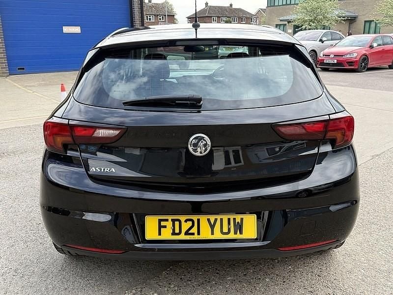 Second-hand Vauxhall Astra SRi 145 CP (106 kW) 2021 Negru Hatchback