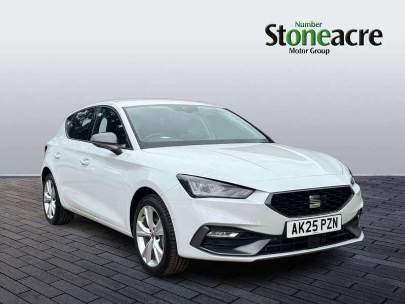 White New 2025 Seat Leon FR Hatchback | £25,975 (Expensive) - Image 1/4