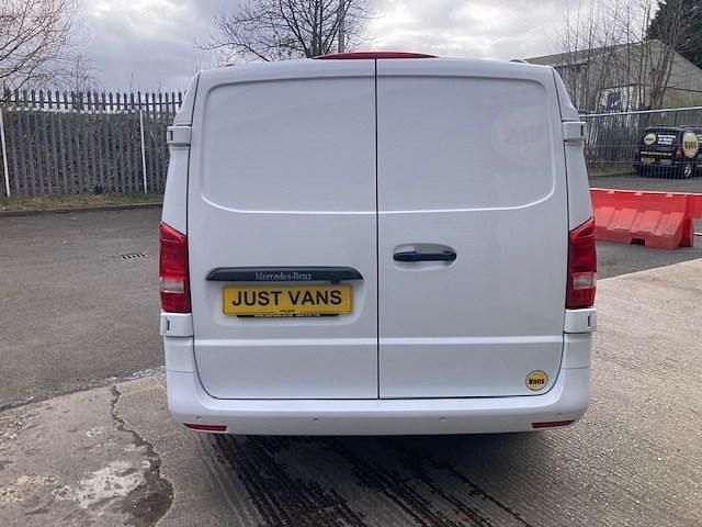 Begagnad Mercedes Vito Premium 2022 Vit Van