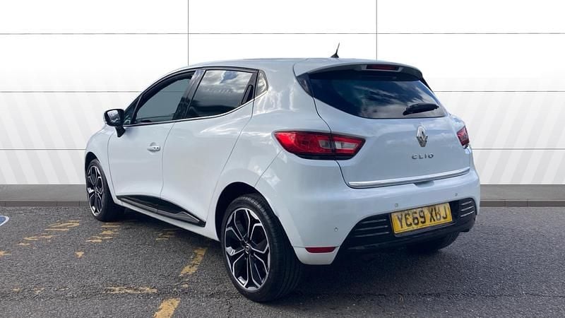 Used Renault Clio IV Iconic 90 HP (66 kW) 2019 White Hatchback