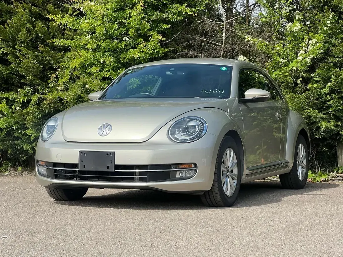 Used VW Beetle Design 105 HP (77 kW) 2015 Silver Hatchback