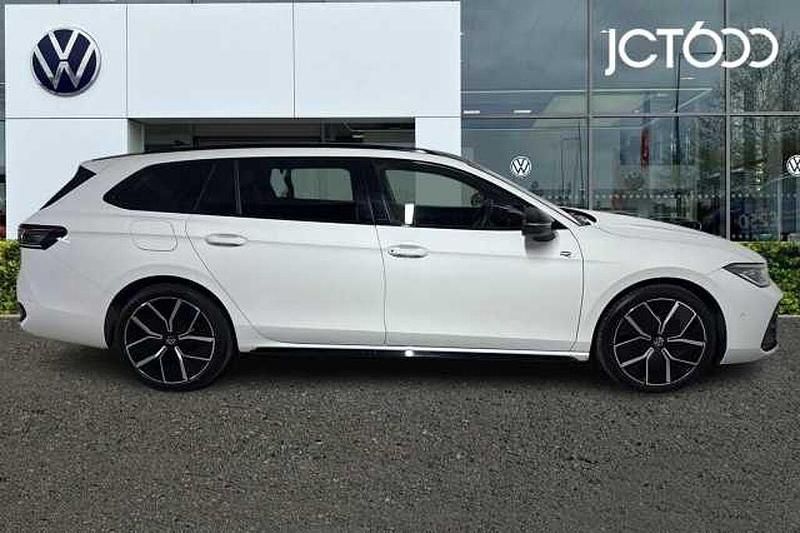 Used VW Passat R-line 150 HP (110 kW) 2024 White Estate
