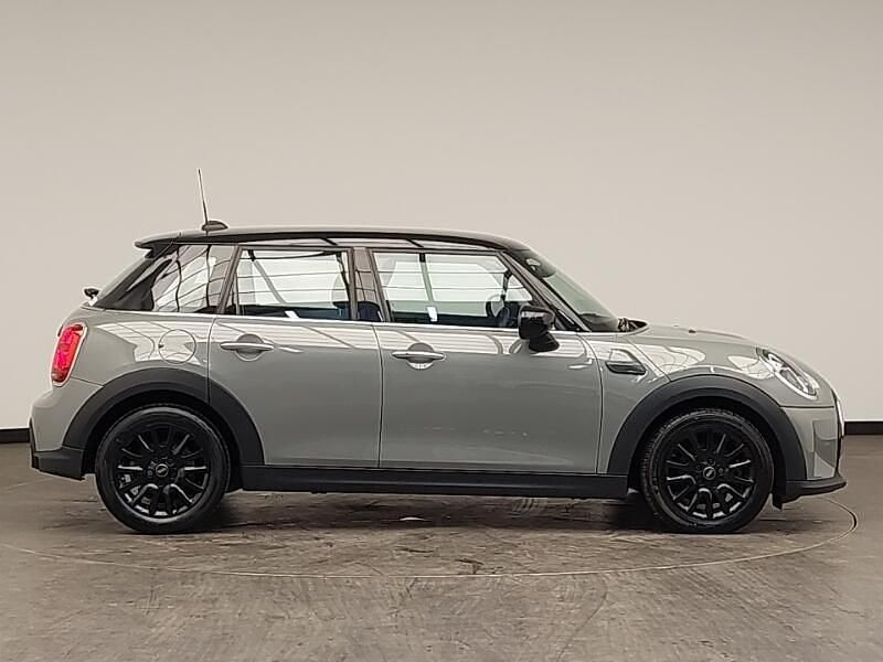 Usado Mini Cooper Classic 136 HP (100 kW) 2022 Cinzento Citadino