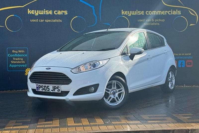 Used Ford Fiesta Zetec 82 HP (60 kW) 2014 White Hatchback