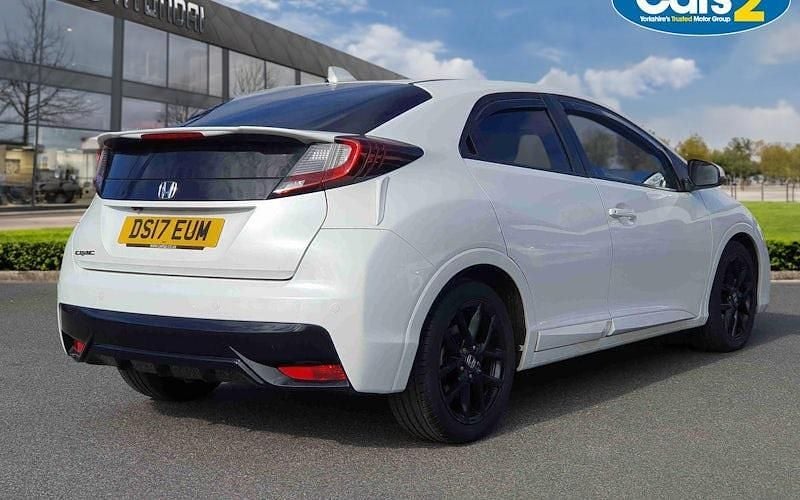 Used Honda Civic Sport 120 HP (88 kW) 2017 White Hatchback