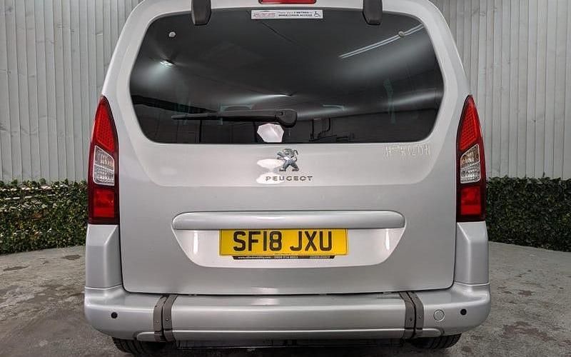 Used Peugeot TePee Active 99 HP (72 kW) 2018 Estate