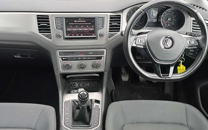 Used VW Golf VII SE 125 HP (91 kW) 2017 Hatchback