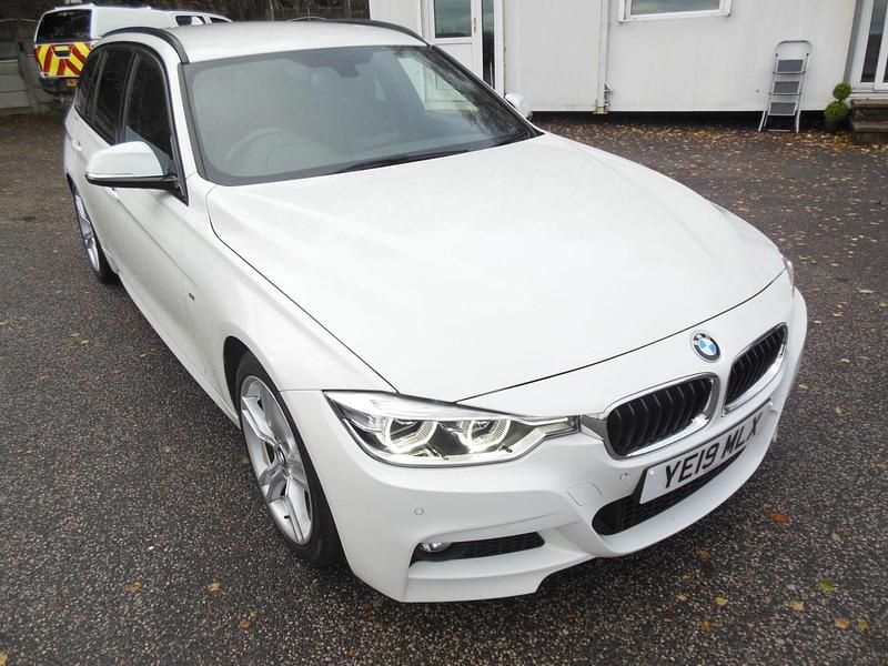 White Used 2019 BMW 318 M Sport Estate | £15,750 (Good price) - Image 1/3