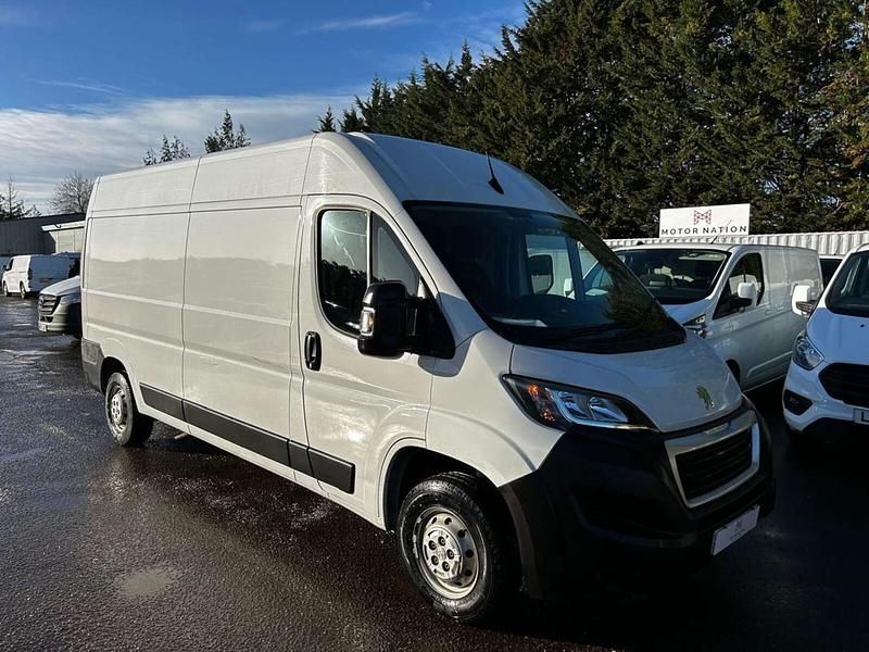 Second-hand Peugeot Boxer Premium 140 CP (102 kW) 2024 Alb Van