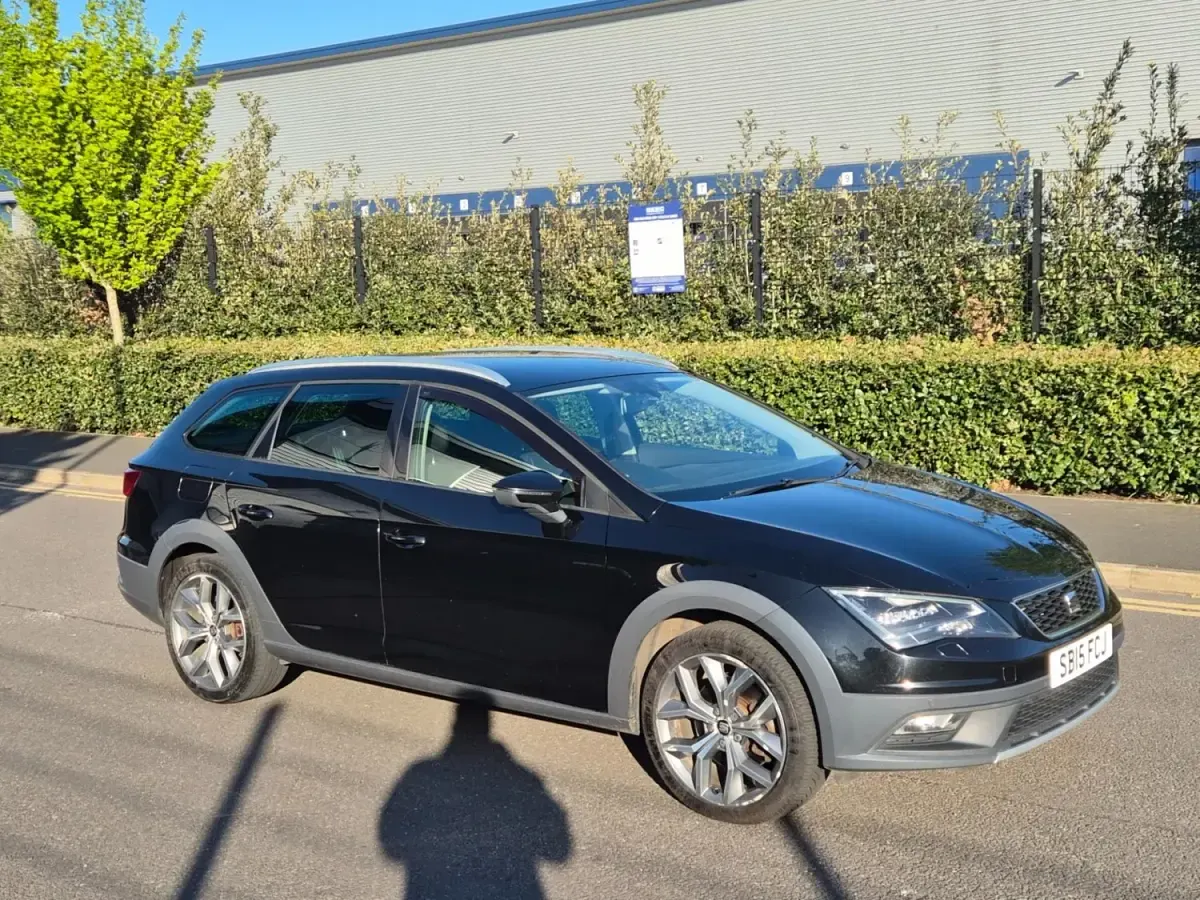 Second-hand Seat Leon SE Technology 184 CP (135 kW) 2015 Negru Break