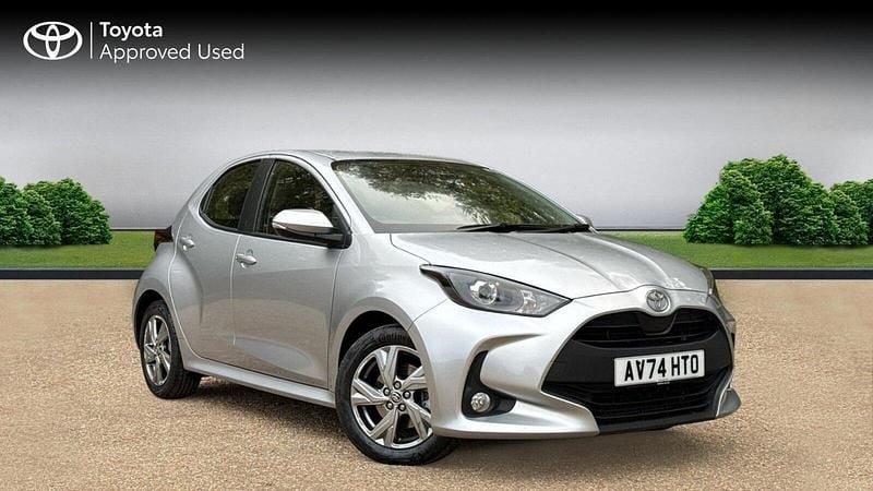 Used Toyota Yaris Hybrid 116 HP (85 kW) 2024 Silver Hatchback