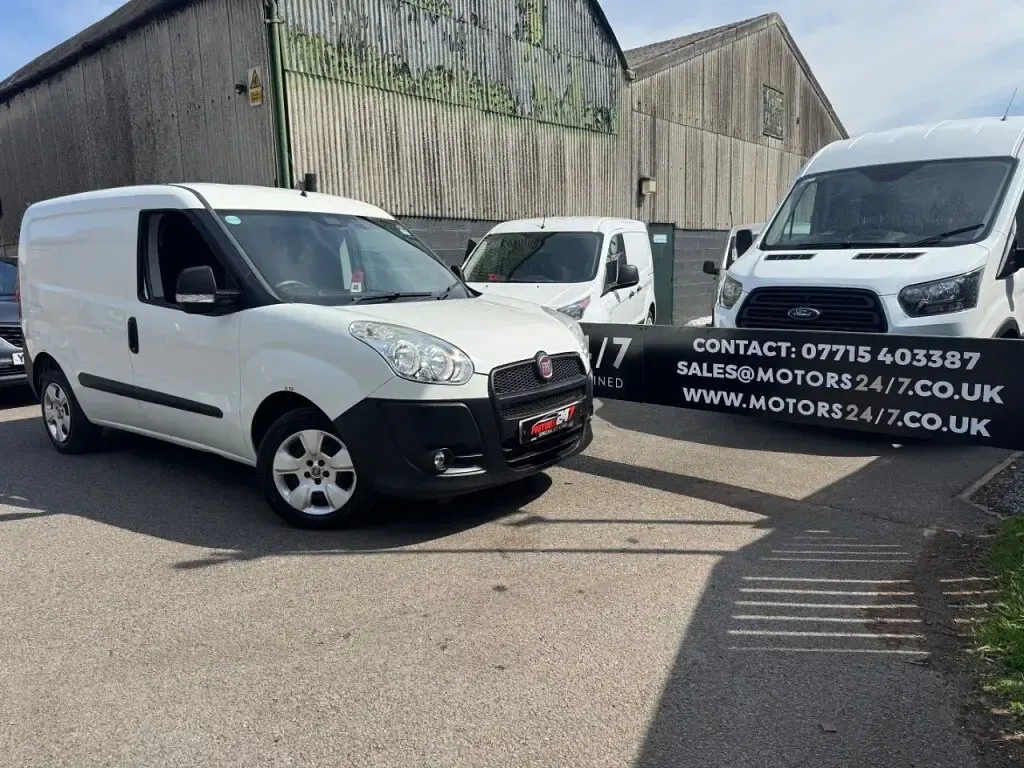 Used Fiat Doblò 90 HP (66 kW) 2015 White MPV