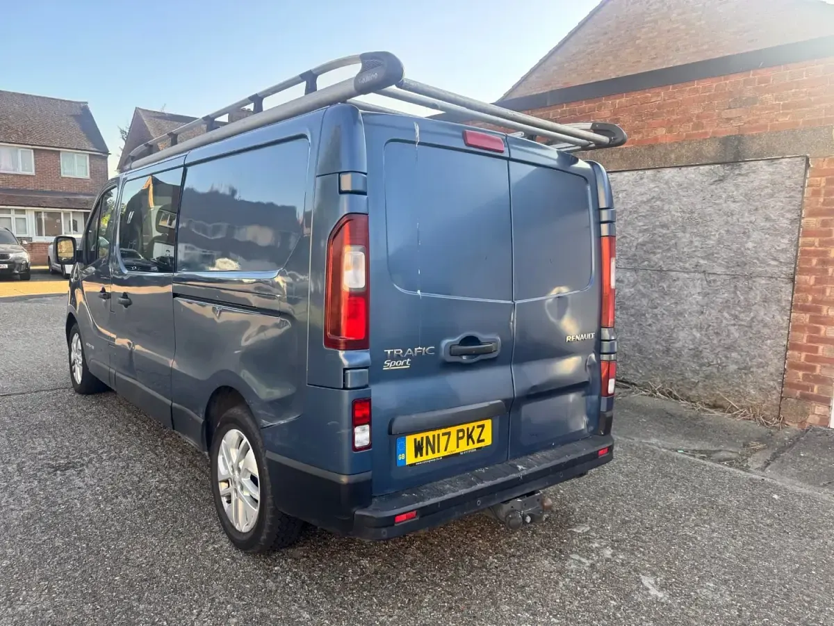 Usado Renault Trafic 2017 Azul Monovolume