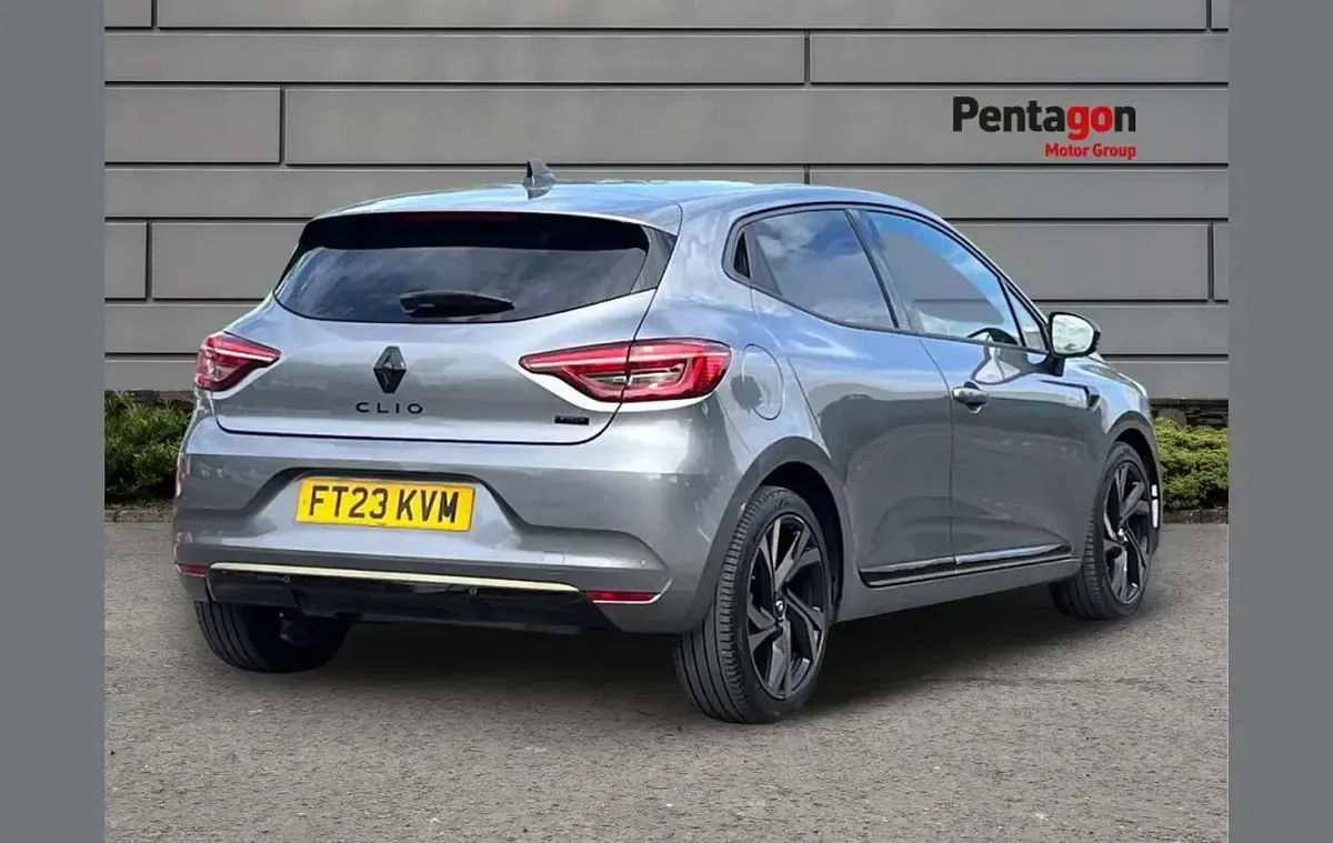 Used Renault Clio Engineered 143 HP (105 kW) 2023 Grey Hatchback