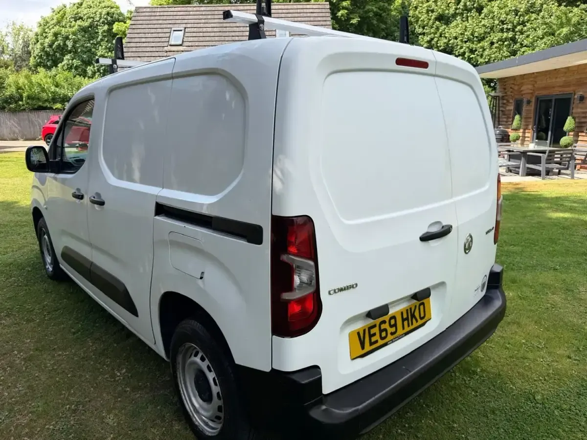 Begagnad Vauxhall Combo Edition 2019 Vit Minibuss