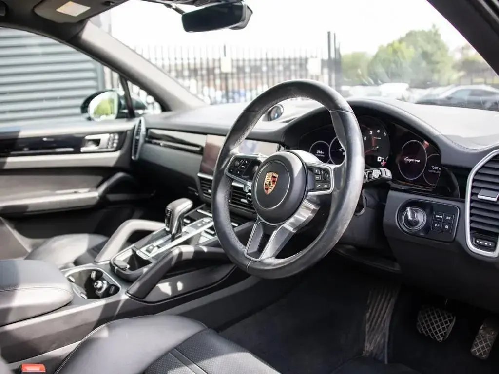 Used Porsche Cayenne Platinum Edition 334 HP (245 kW) 2023 Black SUV
