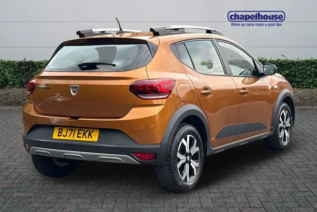 Begagnad Dacia Sandero Prestige 2021 Orange Minibuss