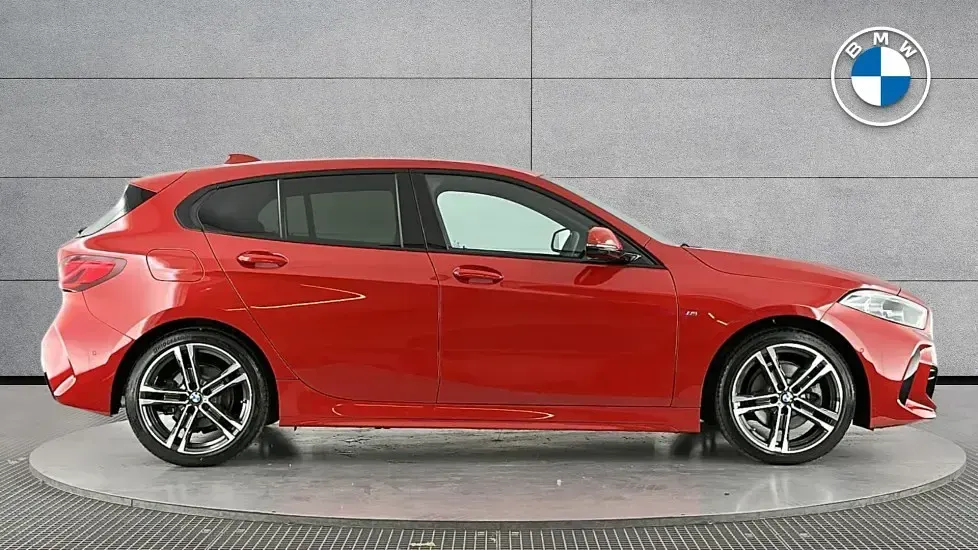 Usado BMW 118 M Sport 134 HP (98 kW) 2024 Vermelho Citadino