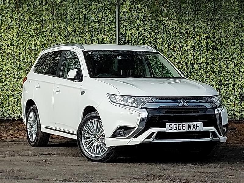 Used Mitsubishi Outlander P-HEV 177 HP (130 kW) 2018 White SUV