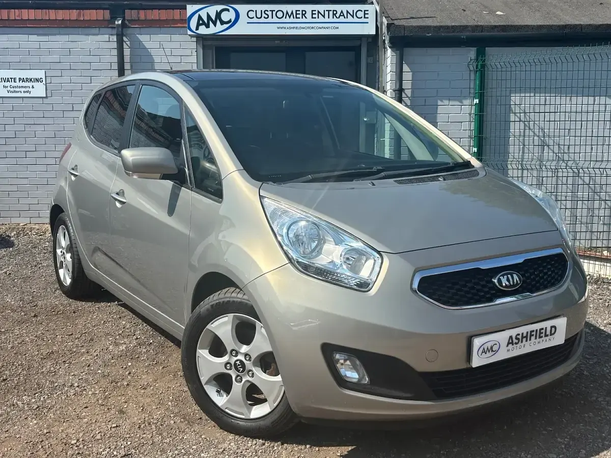 Used Kia Venga 125 HP (91 kW) 2015 Silver Hatchback