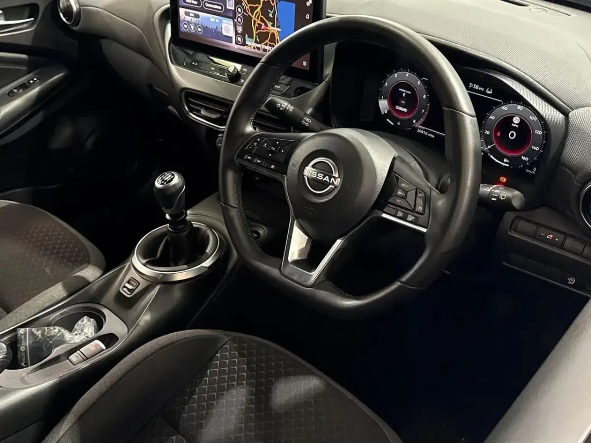 Used Nissan Juke N-Connecta 112 HP (82 kW) 2024 Grey SUV