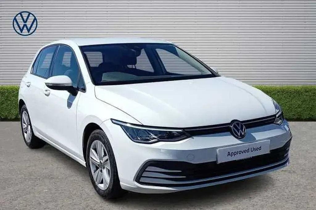 Second-hand VW Golf VIII 130 CP (95 kW) 2023