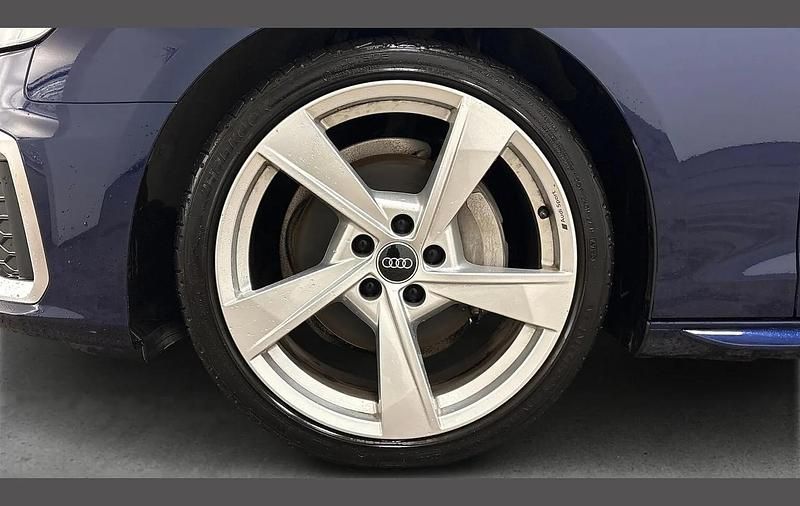 Used Audi A4 S-Line 204 HP (150 kW) 2024 Blue Estate