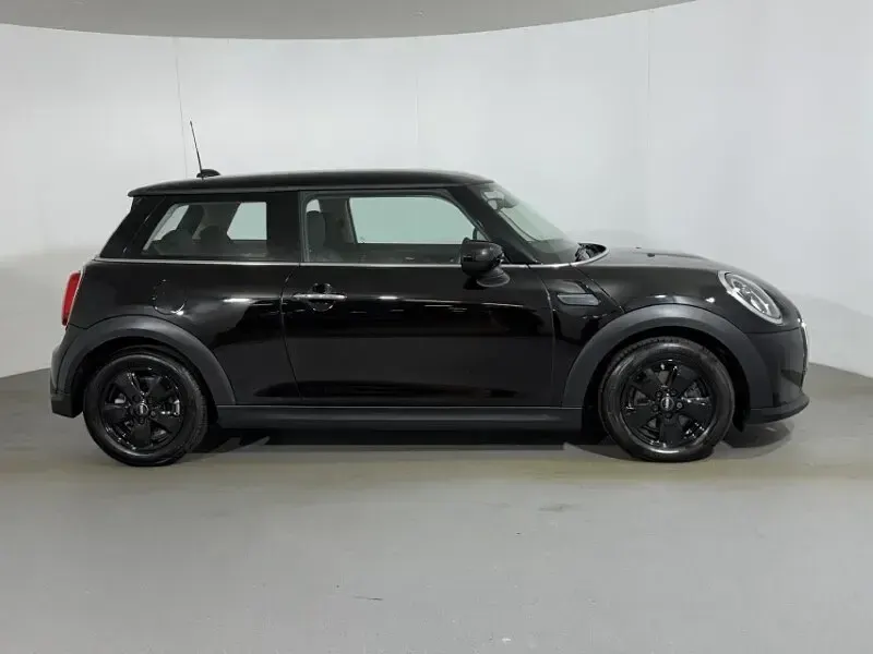 Used Mini Cooper Classic 134 HP (98 kW) 2021 Black Hatchback