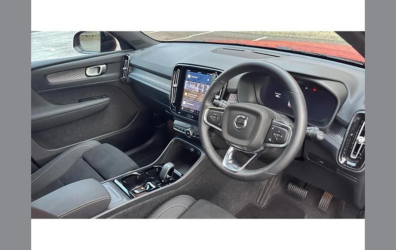 Used Volvo XC40 Plus 197 HP (144 kW) 2024 Red SUV