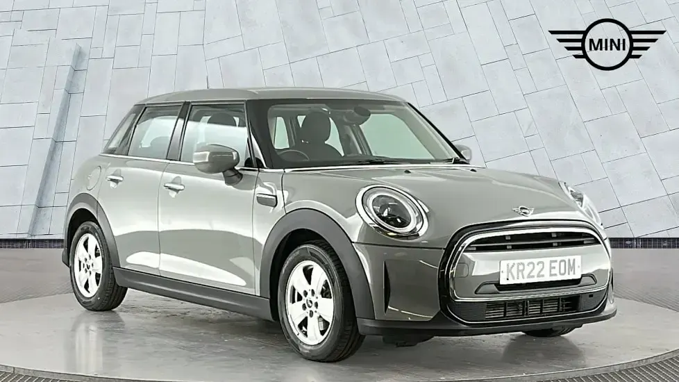 Usado Mini Cooper Classic 134 HP (98 kW) 2022 Cinzento Citadino