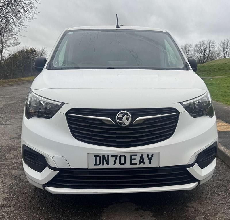 Używany Vauxhall Combo Sportive 100 KM (73 kW) 2020 Biały Minivan