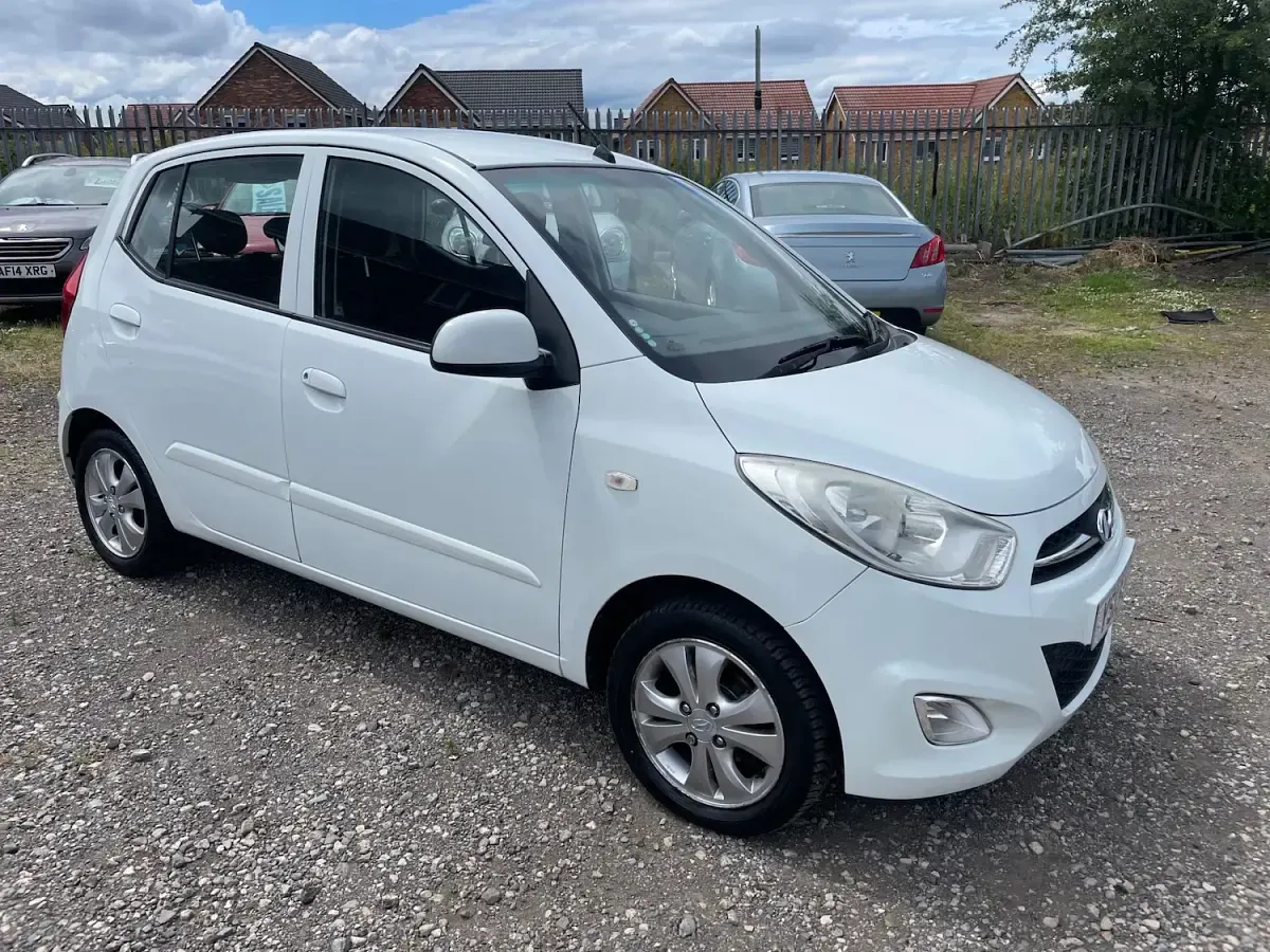 Used Hyundai i10 Active 83 HP (61 kW) 2013 White Hatchback