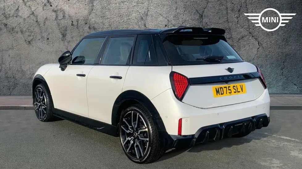 Used Mini Cooper Hatch 113 kW (154 HP) 2025 White Hatchback