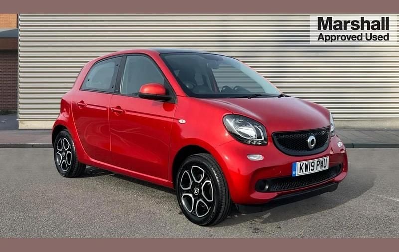 Used Smart ForFour Premium 90 HP (66 kW) 2019 Red Hatchback