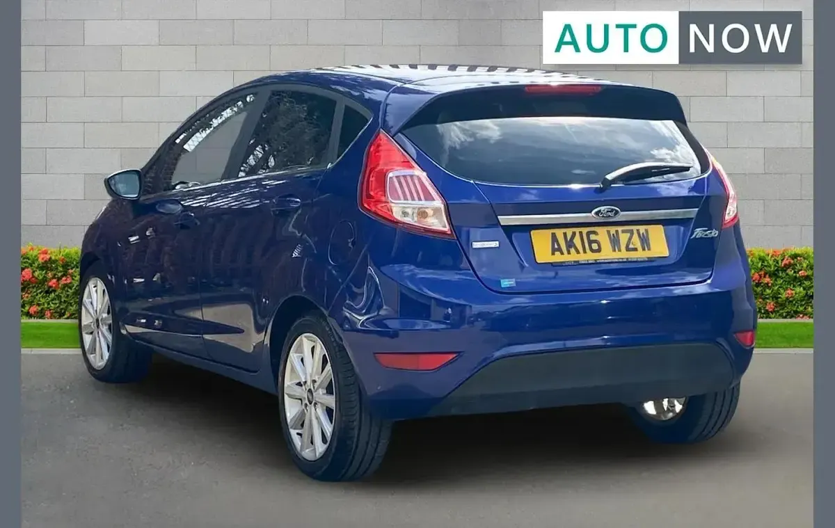 Used Ford Fiesta Titanium 99 HP (72 kW) 2016 Blue Hatchback