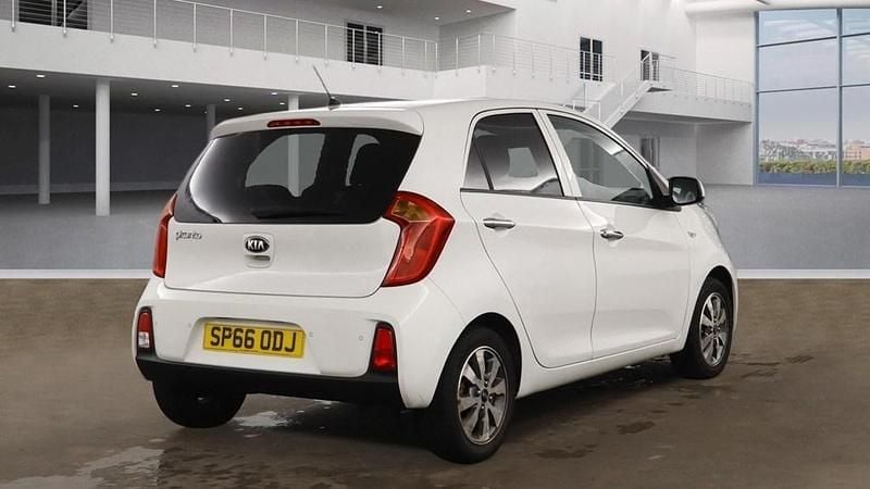 Used Kia Picanto 84 HP (61 kW) 2016 White Hatchback