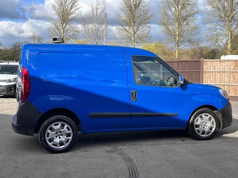 Used Fiat Doblò 90 HP (66 kW) 2016 Blue MPV