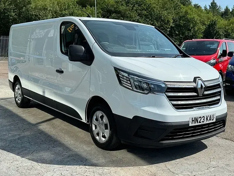 Used Renault Trafic Business 130 HP (95 kW) 2023 White MPV