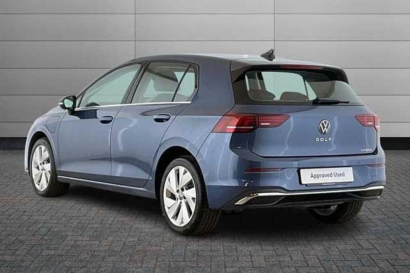 New VW Golf VIII 204 HP (150 kW) 2025