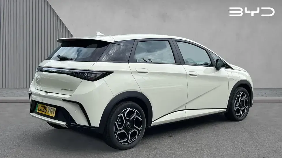 Nuevo BYD Dolphin Boost 129 kW (176 CV) 2026 Blanco Utilitario