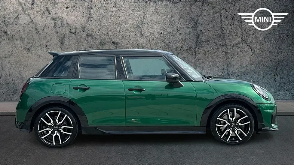 Used Mini Cooper Hatch 113 kW (154 HP) 2026 Green Hatchback
